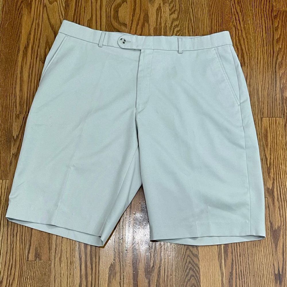 Maus & Hoffman Light tan flat front shorts. Size 36.
